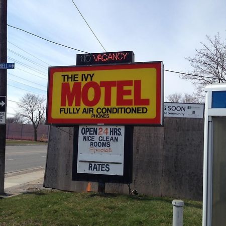 Ivy Motel Toronto Exterior photo